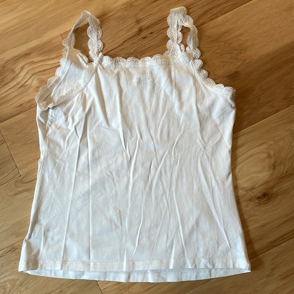 Van Heusen Lace Trimmed Tank Top. Large - Picture 2 of 5